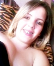 Carinhosa , amiga , sincera , CIUMENTA , preguiçosa , vaidosa , são paulina , chata , irritante ,  extrovertida  , risonha , palhaça ,  desorganizada..Sou assim