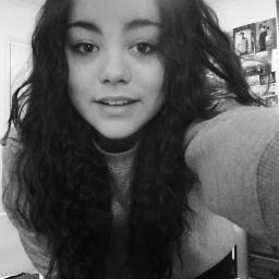 Haaaaai (: I'm Sara, 13 years old from Australiaaaaaa. I sing, play guitar and play cello (: follow me and i'll follow back (: xx