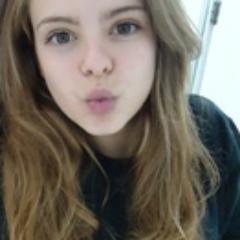 Sou como você me vê.
Posso ser leve como uma brisa ou forte como uma ventania,
Depende de quando e como você me vê passar.