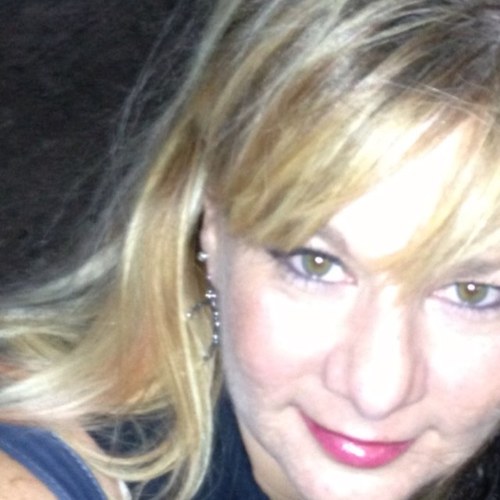 Lover of all things with shoulder pads -hockey, football, and my '80's jackets!