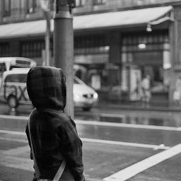 who i am? alahai..takleh bgtau can't tell. secrett ;p nk tau sangat?? my pictures/facebook: http://t.co/1wzL6T87  shh don't tell anyone :)