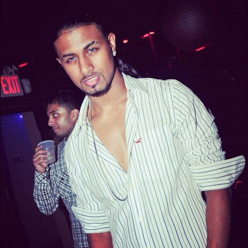 NYC night club promoter #TeamMoka #Levels #Maracas #element http://t.co/FkpFfhyheQ http://t.co/SOIFX0zDaf  

@FLYTOOSMOOVE