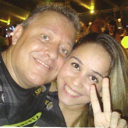 Casada feliz, Sou chata e as vezes insuportavél! Choro por besteira e dou gargalhada átoa.