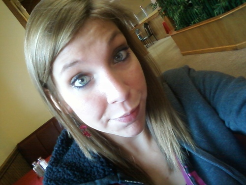 Michelle McClune I have 1 child her name is Alyssa I love to meet new ppl if u wanna no more jus ask (: