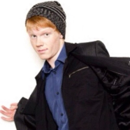 Wen here, I play the piano and or keyboard for Lemonade Mouth.  Follow me. -RP-