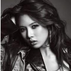 annyeong i'm hyuna from 4minute .. and SINGLE YADONG AKUT:* 92line ... need boyfriend  GOMAWO ^^