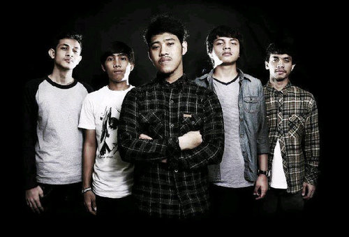 Official Twitter Toilet Rules. Pop Punk Band From Medan, North Sumatera. Booking ☎ 0831-9944-1530 @satriasiregar @vanbugillord @Rizkianggaras @fristyanRdhanu