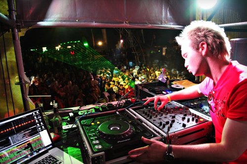 Fan off @mariusmartise. Add him for some super DJ and nightlife news.