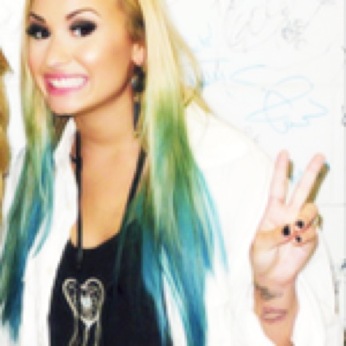 stunningfake's profile picture. Nessa is the best thing that ever happened to me, I can't even imagine my life without her. I love you bestfriend. :) - deliciousfake.