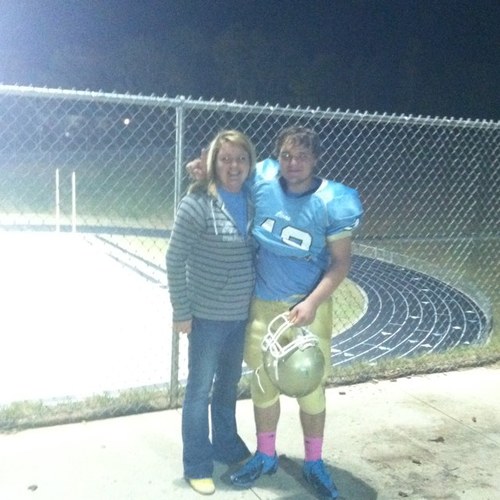 JESUS FREAK!! married to my best friend, mother to 4 AWESOME kiddos, student, college mom!