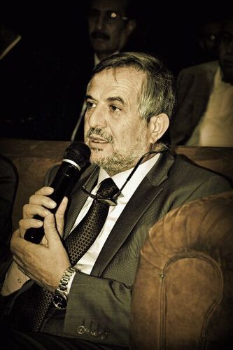 نقيب سابق للمهندسين .أمين عام حزب جبهة العمل الإسلامي.رئيس سابق لاتحادالمنظمات الهندسية الإسلامية. رئيس سابق لهيئة اعمارغزة. نائب رئيس غرفة التحكيم العربية.