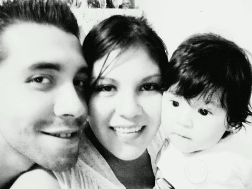 Alegre, me gusta reír, tener muchos amigos amo a mi hija y es mi motivo a salir adelante,