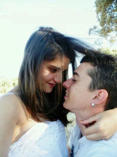 Natural de villoria, aficionada de Jorge Lorenzo 99 y estudiante del fabres.