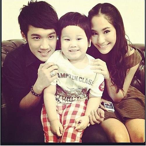 สวัสดีค๊าบผมแกงส้มksค๊าบ ทักผมได้นะค๊าบ ไม่กัด ไม่โสด อย่าจีบเลย ไม่อยากมีเรื่องกับเเฟน  #เป็นแฟนกับ @Panpan_BL 26/10/2555