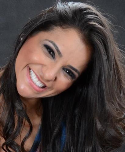 Mineirinha, fisioterapeuta, professora de pilates, aquariana, cruzeirense, apaixonada pela musica sertaneja e por make up !!!