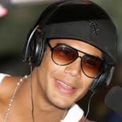 @MicaelBorges_ é meu exemplo!As vezes eu sinto que estou na contra mão mais ninguem vai mudar minha direção.