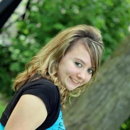 hey my name is Jenna Payne. born Dec. 25 93.i am 18 years old. love txting and hanging with my friends and my bf.