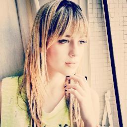 Se amar é viver vivo por amas vcs.meu amor nao sera 
passageiro os amarei de janeiro a janeiro.Since:13/11/2011 Ofc por:@viviannsg @aleloyola