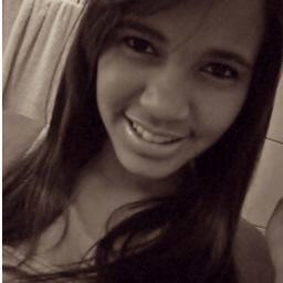 ∿     Deus está colhendo minhas lágrimas hoje, para que amanhã , Ele as transforme em sorrisos  ! amo/cuido/preciso @_thaisbbz s2'