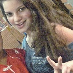 Porque sempre vão ter várioos pra tentar te humilhaar´..
Não abaixe a cabeça , levantee esse olhaar´...