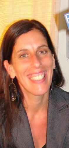 Directora de Relaciones Institucionales. Universidad CAECE