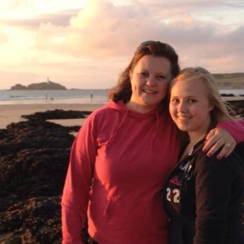 A down to earth Mum & wife, who likes nothing more than a belly full of laughs with her family & friends ;0)