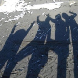 ferdanidatuluay's profile picture. Það er auðvelt að vera hugrakkur úr öruggri fjarlægð.