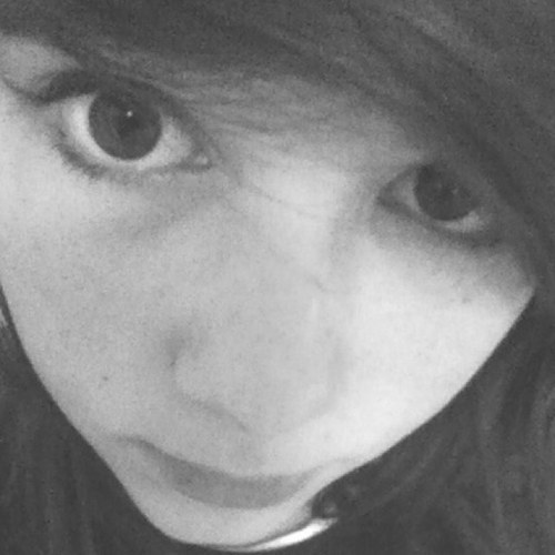 hello I'm skylar,Inlove with the Beatles,Blink182,MCR,FOB i like anime,videogames,movies and memes talk to me  (ﾉ◕ヮ◕)ﾉ*:･ﾟ✧ Dm me ?? :3