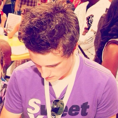 Josh stole my heart so Im stealing his last name∞|| {@FuckYeahHutch is my swifhutcher friend♡}