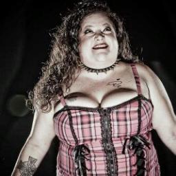 Big tit former web model 5'8 200 lbs. Clean n sober. Tats & piercings. LOVE God,  my friends n fans! http://t.co/kcYRphilVC