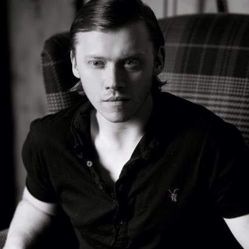 IAmAmortentia's profile picture. Amor en el aire: Hermione olía a hierba recién cortada, a pergamino nuevo y al cabello de Ron http://t.co/YZJDKMlWpa