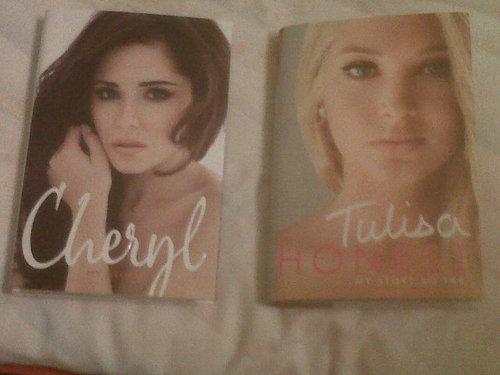 I LOVE Cheryl Cole and Tulisa to bits! My life is Cheryl Cole and Tulisa! I hope that both of them will follow me someday! xxxxxx