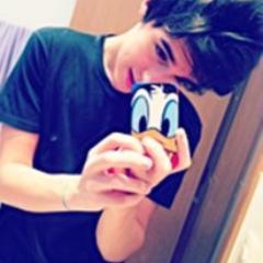 Gente sou o lukaz o primo mais novo do @Njr92 tenho 14 anos sou de Santos/Sp alegre filho de Deus amo oque faço que é jogar futebol