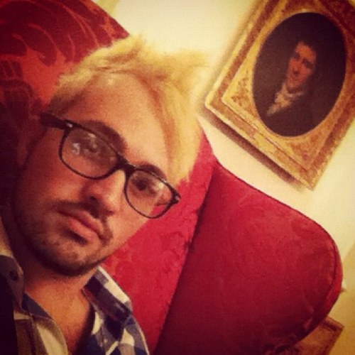 DustinBeIt's profile picture. 3 time hot dog eating defending champion of Barstow, CA. Modern day pirate. Oh and I play guitar for Big Time Rush.