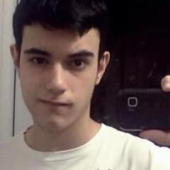 http://t.co/KH1fiFYF

Quem se descreve, se limita...