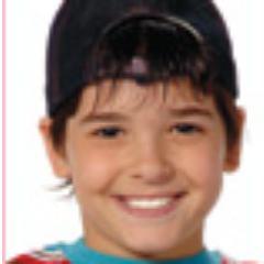 Fernando Nando/ Chiquititas. Sou travesso vivo inventado história fui entregue ao orfanato porque meus pais não podem me criar sou jornalista da turma.