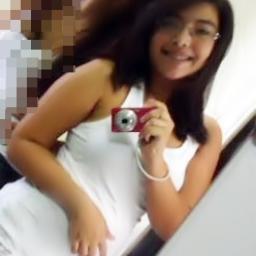 Pessoas certas não existem.
Somos todos errados procurando alguém que 
aceite nossas imperfeições.