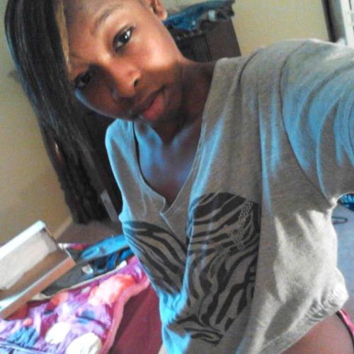 JustTweetedOnEm's profile picture. Lets Make A Deal ! You Follow Me , iFollow back ... you gain a follower &'nd i do too ! ♡