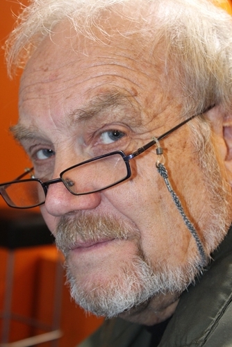 jonfrodeblich's profile picture. Ektefelle, sønn, far, bestefar. Pensjonist. Leser, skriver, betrakter. Synger og spiller. Undres.