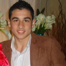Atleta De Futebol e Músico . 
http://t.co/e3RmNu3SnT