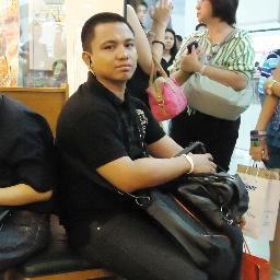 makulit,sweet,simple and friendly..just follow me and i follow back.. jhelvhin4ever..