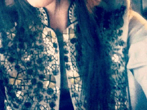 I tweet about my life ☺. Mention for a follow back,, Oh and @aaroncarter follows as well as other verified accounts