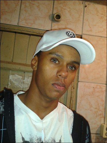 Poderia ter sido mais. Mais forte, mais verdadeiro, mais intenso, mais bonito, mais inteligente, mas não… preferiu ser mais um.