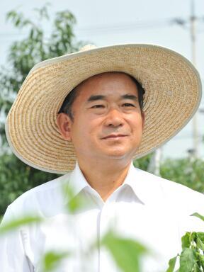 cjkpc1's profile picture. 경북 경산  진량에서  복숭아 농사를 짓고 있습니다 전직은 경산시청 주민생활지원국장으로 봉직하다가 작년에 정년퇴직했습니다 사랑을 최고의 가치로 생각하며 남북평화통일과 동서화합을 한반도의 사명으로 생각하고 있습니다