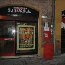 Sede politica del Guernica. Autonomia Contropotere a Modena
Luogo di politica, cultura, formazione e socialità. Formazione Autonoma.