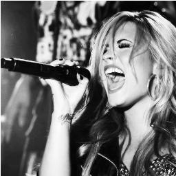 Zaoo ♫Sono una Directioner♫ ma amo Ed Sheeran, e Demi *^*, Pensi che io sia una bimbominkia perchè ascolto i 1D? Bitch please non me ne frega ♫ Never say never♫