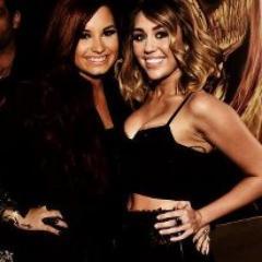 moderadoras @ Julia Smiler e @ Nicoly Lovatic. since: 26/10/12.