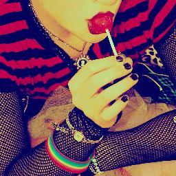 Ríe cuando te caigas, será más fácil levantarse. Ríe, nunca sabes quien se puede enamorar de tu sonrisa.
~Just Sm;)e~
#FollowBack