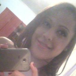 A menina quee busca a felicidade, seja como for, seja com o preço que for. ela nasceu pra ser feliz, e não pra ser normal :}