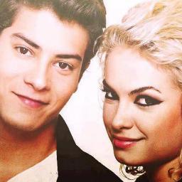 Eu amo os RebeldeS não importa a Distância que nos Separe,pra sempre #LuAr :) Eu pedi anjos e enviaram @Lua_Blanco e @Aguiarthur :) Beijos .